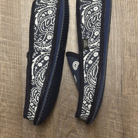 Men’s Bandana Slippers - Picture 3 of 6